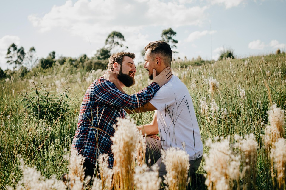 איך זה להיות חד־קרן באתר נופש לסווינגרים