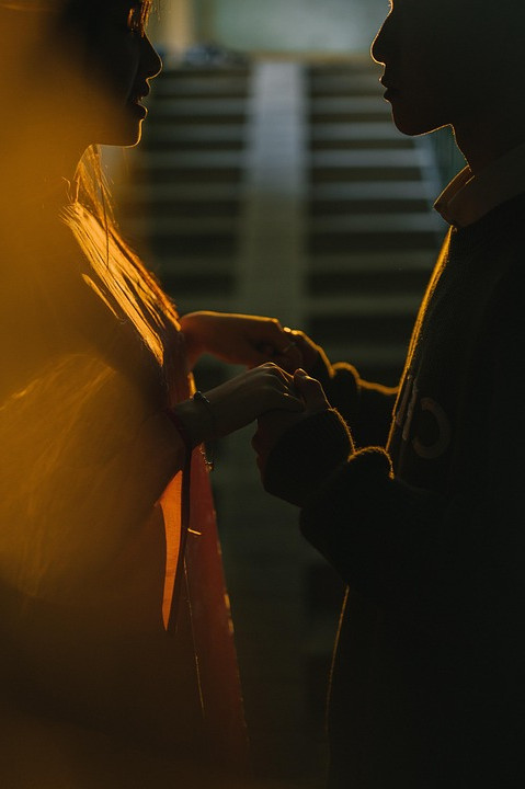 הנישואין שלך בסכנת קנאה בעקבות לחצים מהבחירות של טראמפ, גם אם אינך מצביע לו