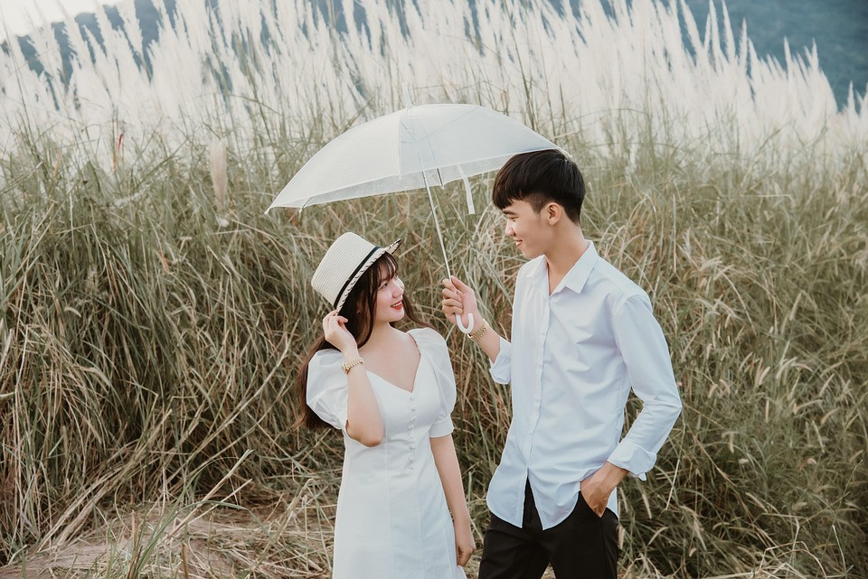 אנשים משתמשים בהאשטגים באופן מוגזם כדי לקדם את החתונות שלהם